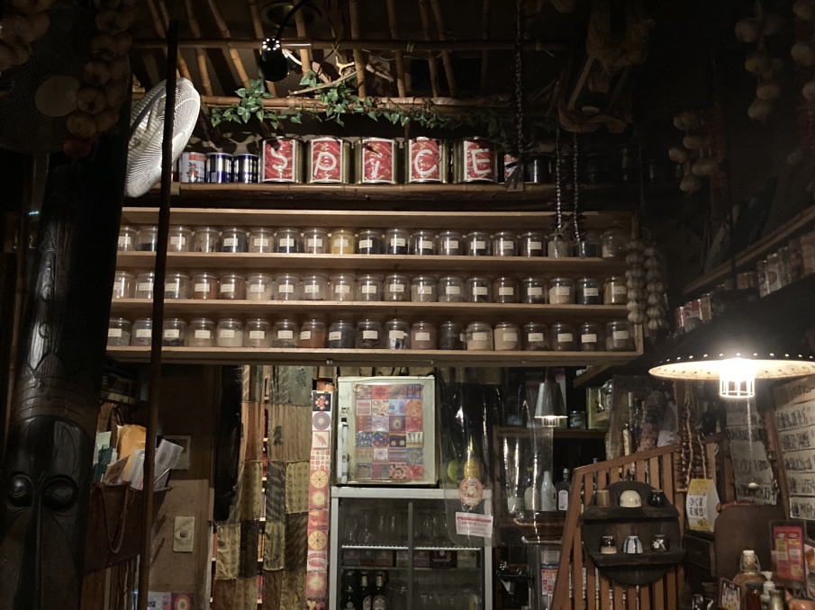 エスニック料理店内２　福井市　香花